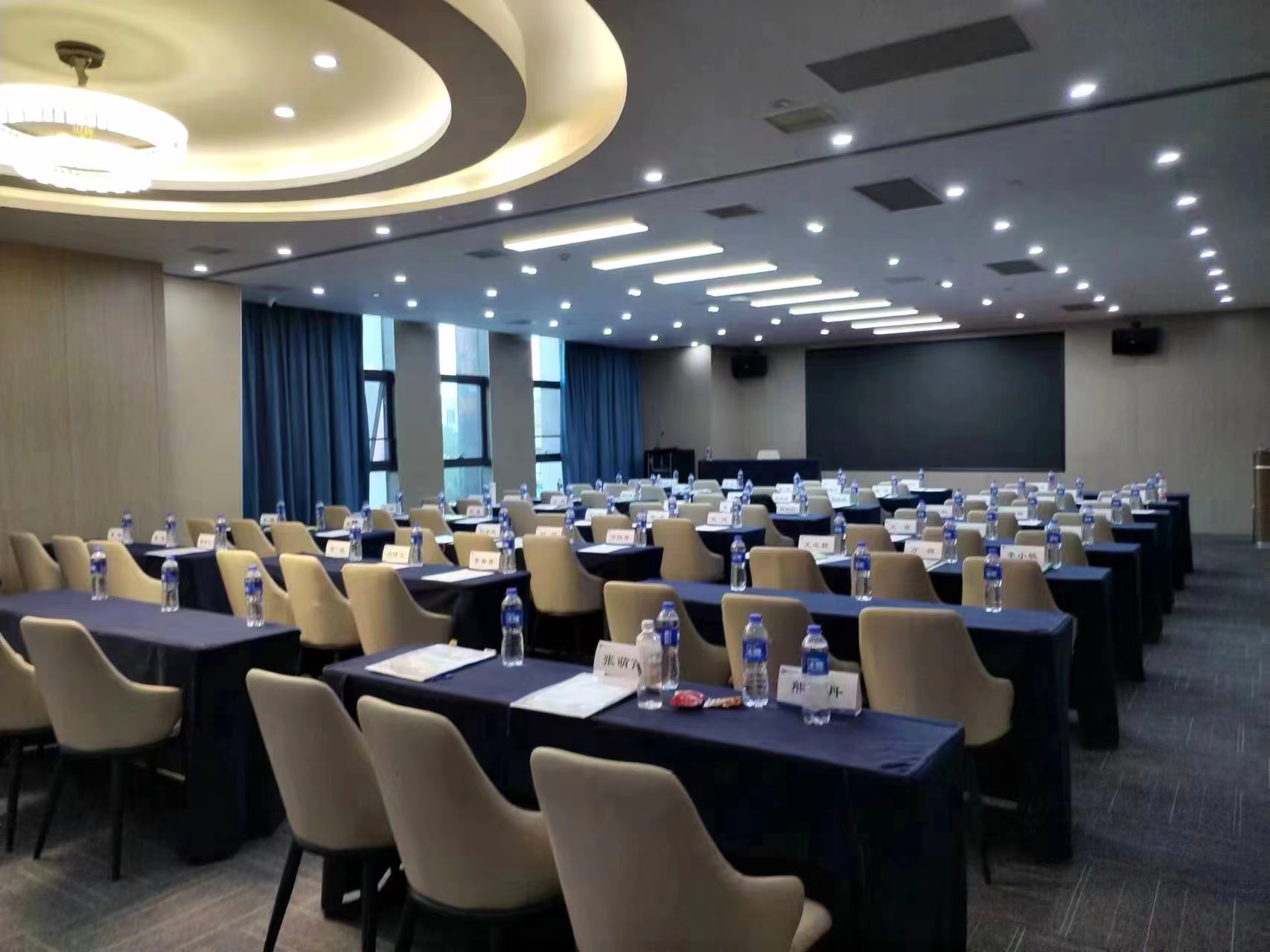 武汉沌口体育中心枫渡酒店二楼会议室会场图