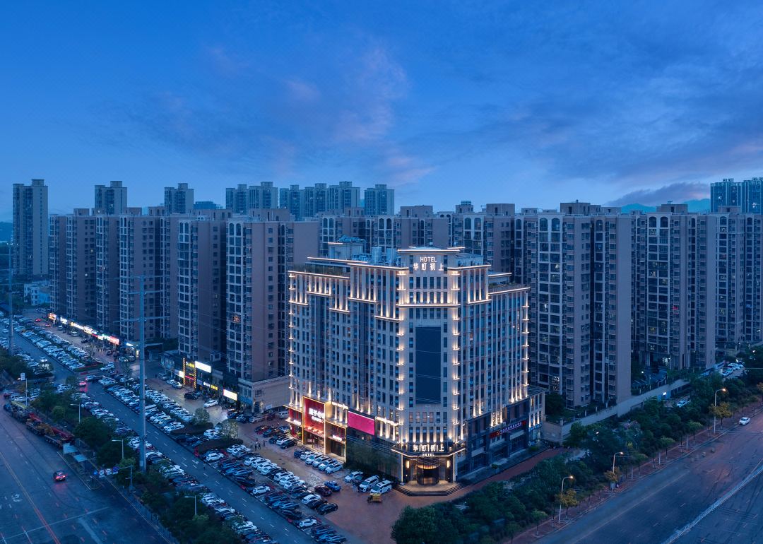 长沙华灯初上酒店外观