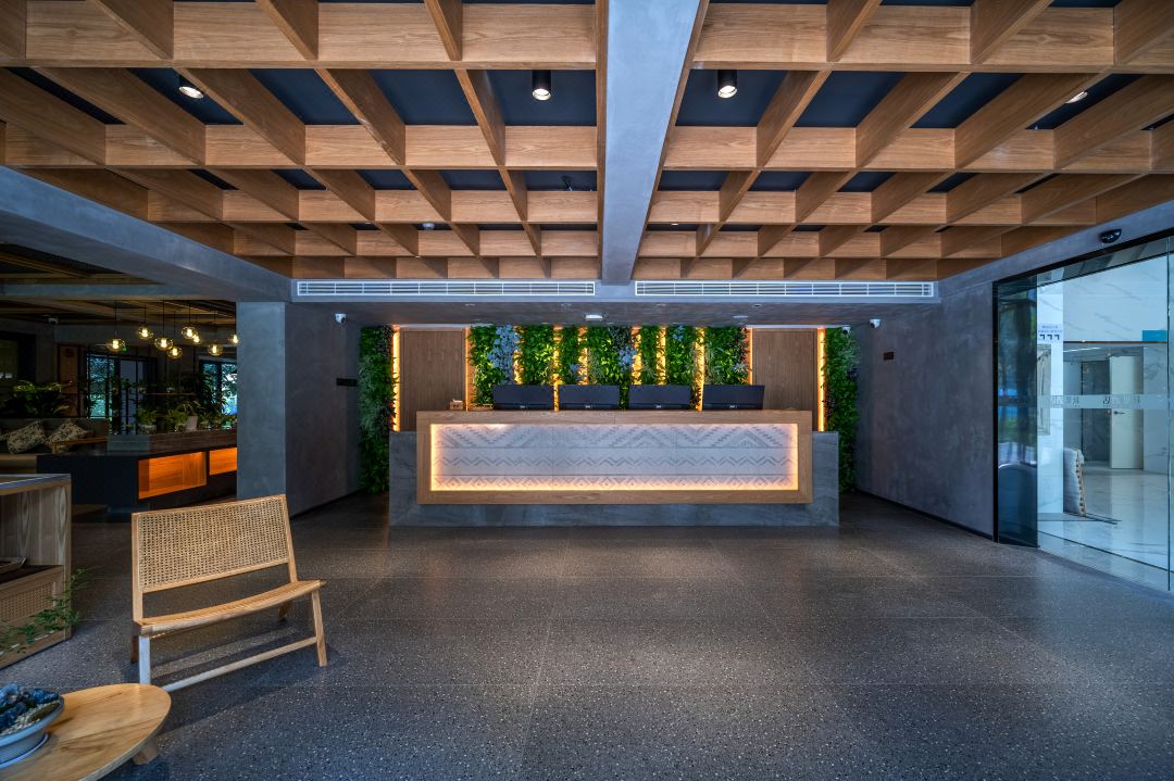 秋果酒店(长沙高铁南站雨花区政府地铁站店)大堂