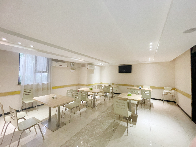 城市便捷汉口火车站唐家墩地铁站店餐厅