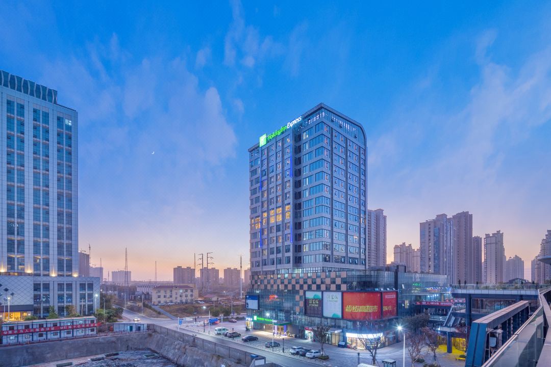 南昌西站智选假日酒店会议场地封面图