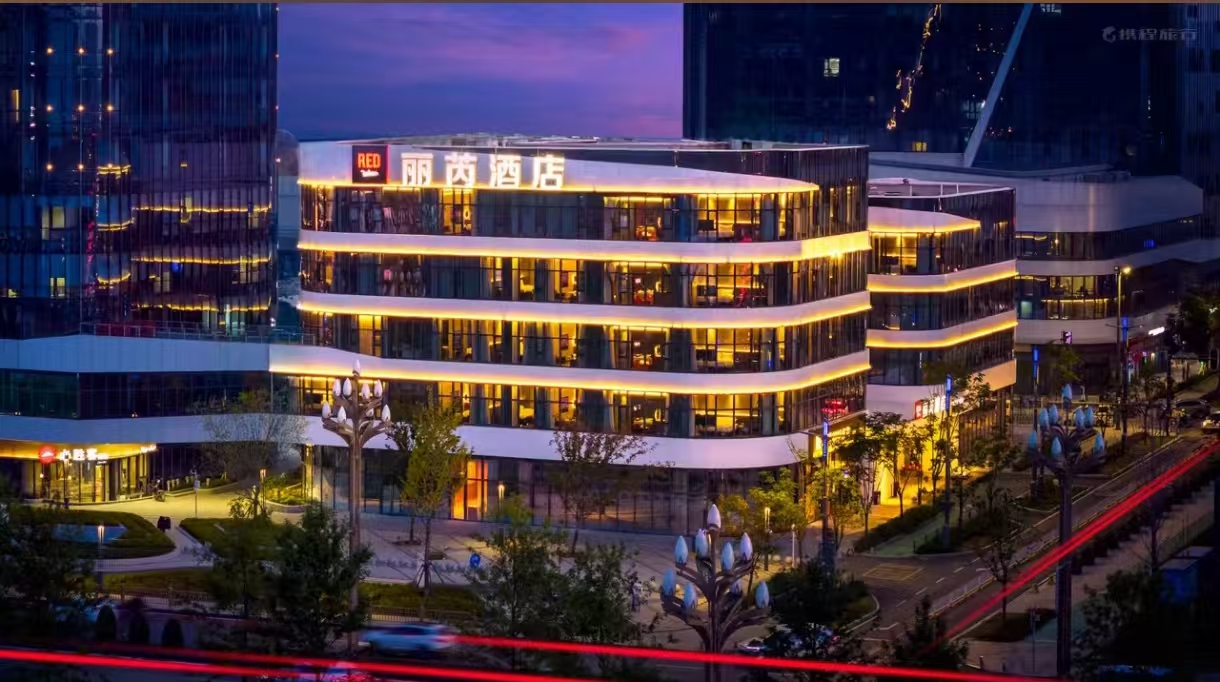 武汉光谷科技会展中心大悦城丽芮酒店外观