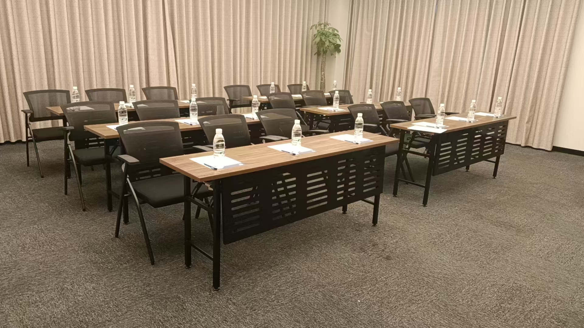 南昌青山湖江景智选假日酒店会议室2会场图