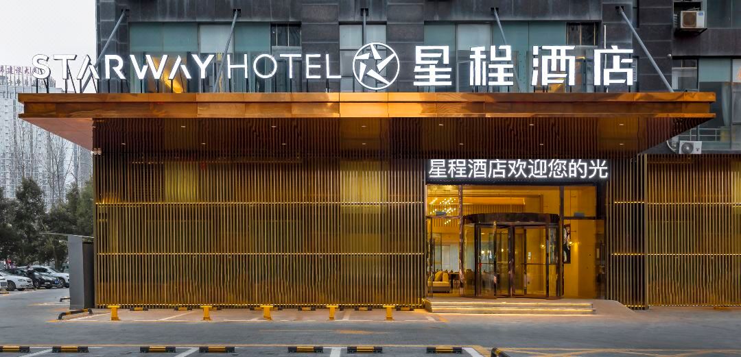 星程酒店(南昌红谷滩绿地双子塔万达广场店)外观
