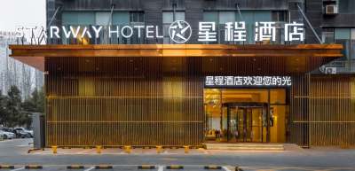 星程酒店(南昌红谷滩绿地双子塔万达广场店)外观