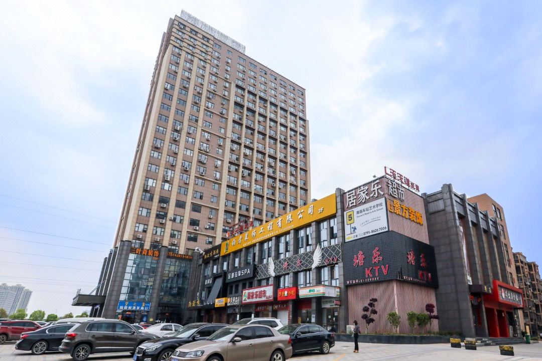 星程酒店(南昌高新民园路西地铁站店)外观