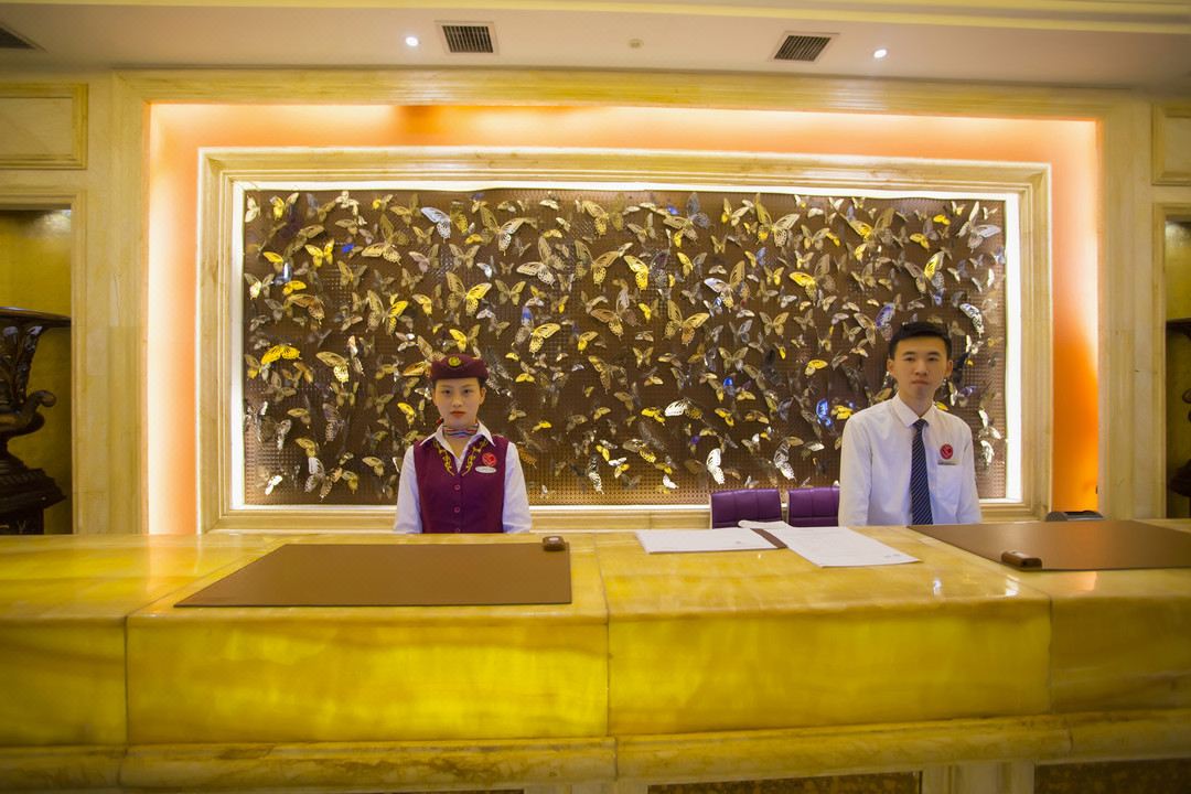 万利达凯瑞国际酒店(武汉纺织大学谭鑫培公园地铁店)大堂