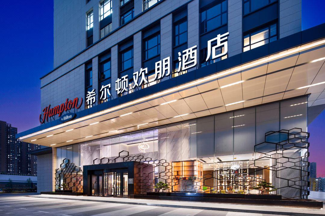 武汉光谷一路希尔顿欢朋酒店外观