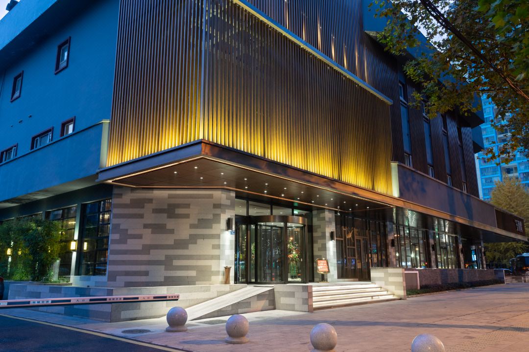 丽顿华居酒店(武汉汉口江滩解放公园路店)外观