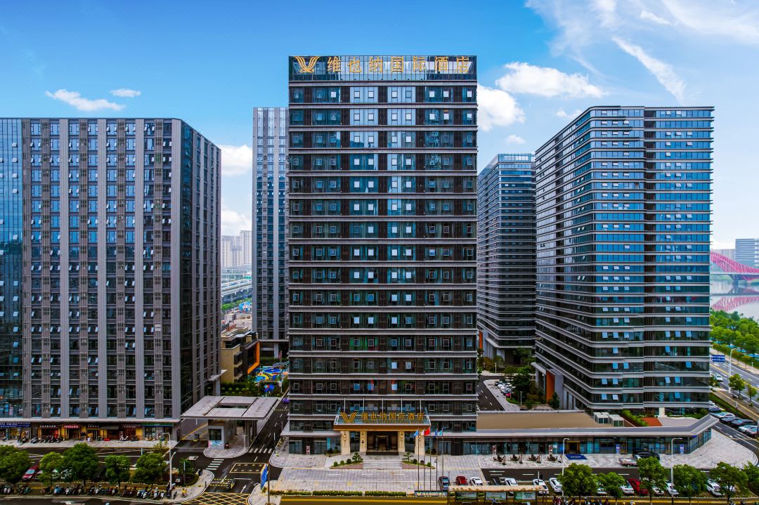 维也纳国际酒店(赣州CBD万象城中央公园店)外观