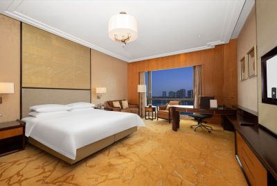 常州富都洲际酒店洲际豪华湖景大床房客房图
