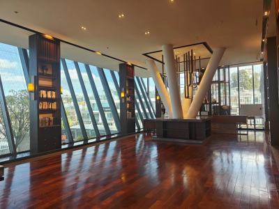 大理洱海天域英迪格酒店书吧会场图