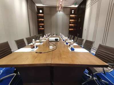 大理洱海天域英迪格酒店二号会议室会场图