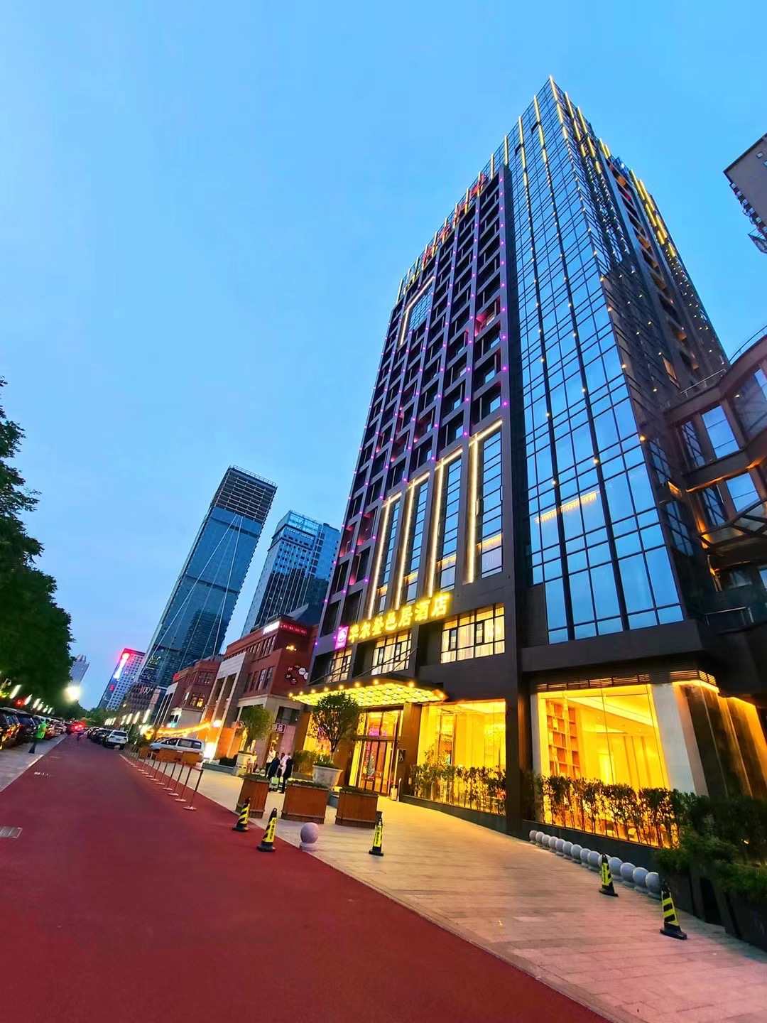 武汉华尔登邑居酒店会议场地封面图