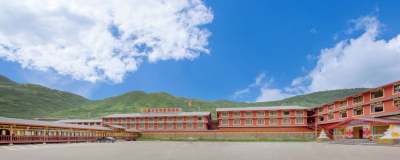 松潘藏王传奇度假酒店(黄龙九寨高铁站店)会议场地封面图