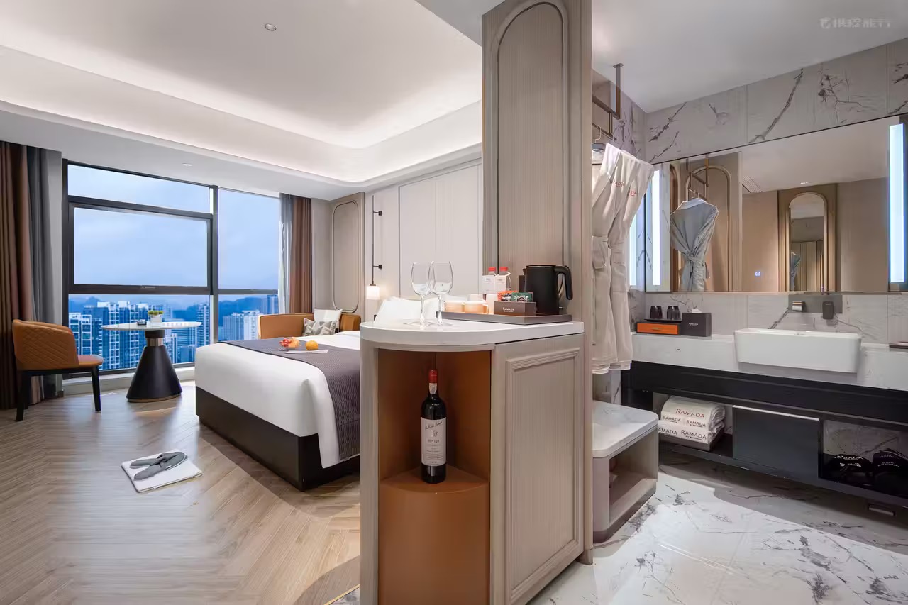 长沙洋湖华美达酒店城景大床房客房图
