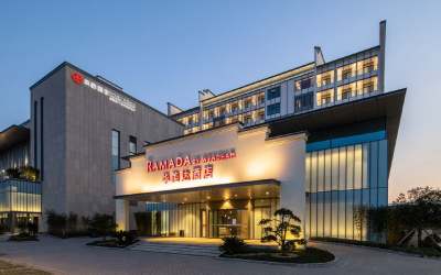 黄山东榕华美达酒店外观