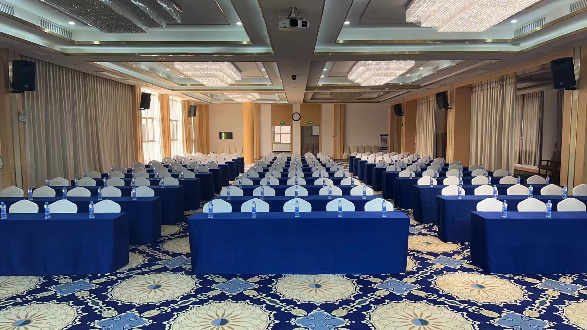 江西省委滨江宾馆九龙湖厅会场会场图