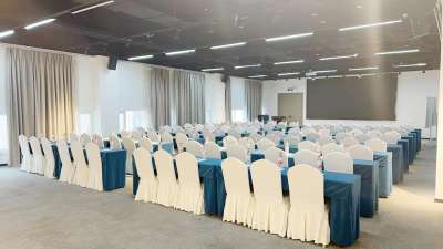 纽宾凯新宜大酒店（武汉黄鹤楼中南财经大学店）汉江厅会场图