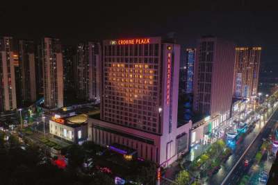 襄阳富力皇冠假日酒店(诸葛亮广场万达广场店)外观