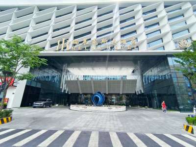 临平瑞莱克斯大酒店外观