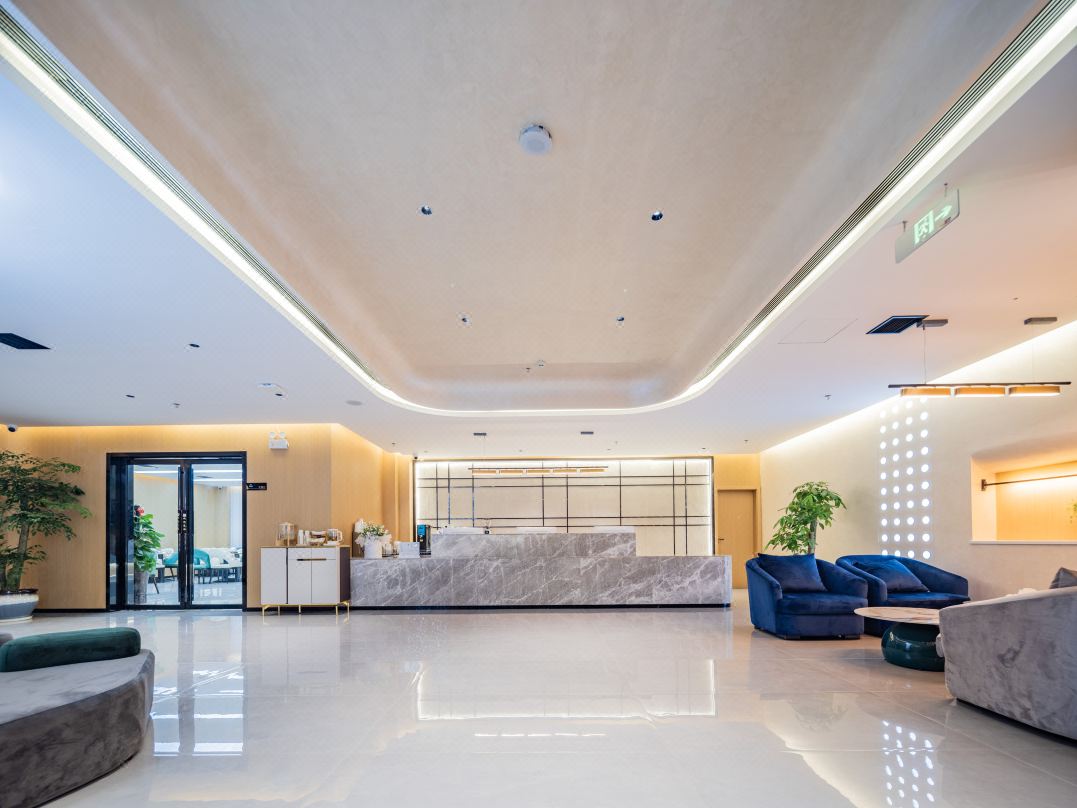 欢悦MAX酒店(九江火车站九江学院店)大堂