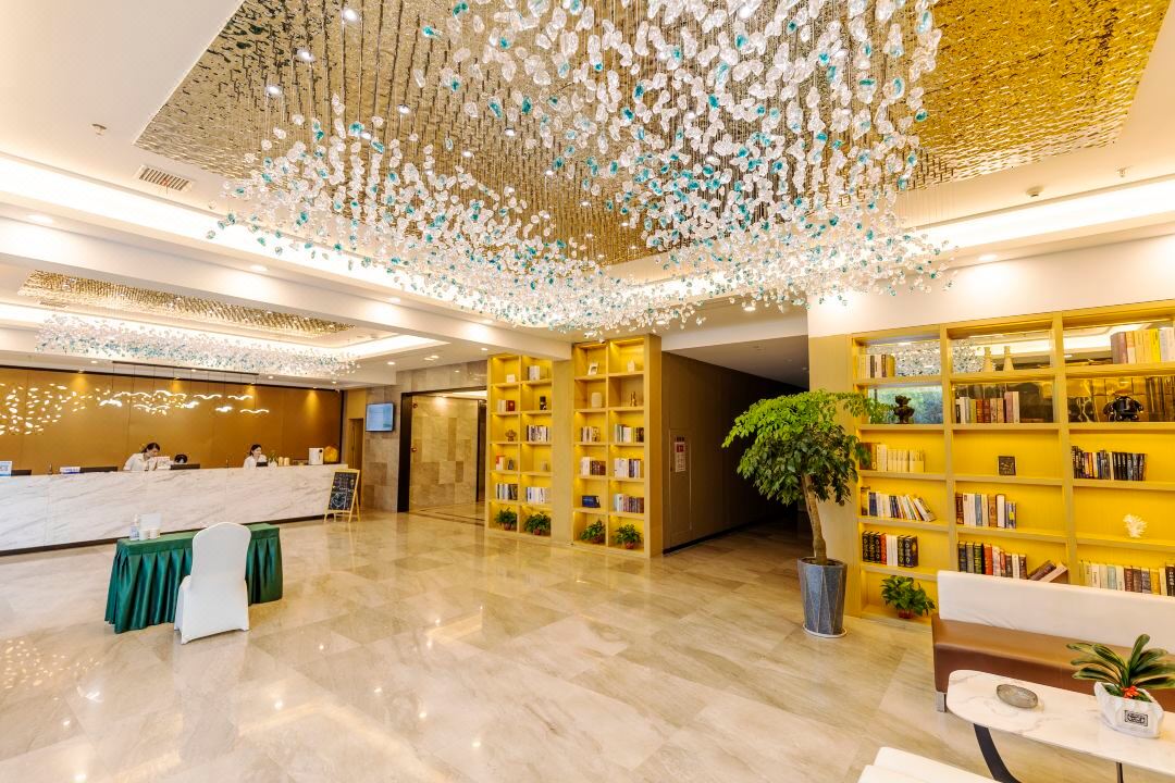 格丽酒店(九江火车站庐山大道店)大堂