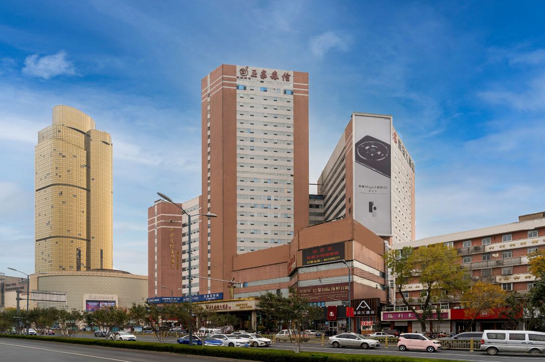 济南玉泉森信大酒店(泉城广场趵突泉店)外观