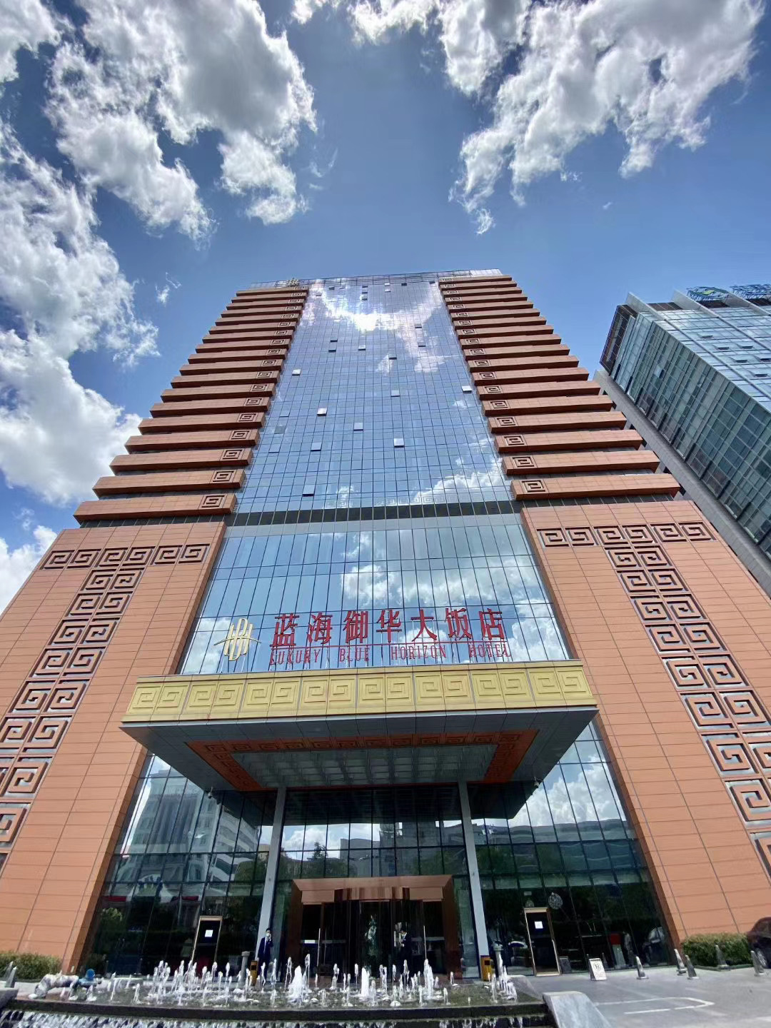 蓝海御华大饭店外观