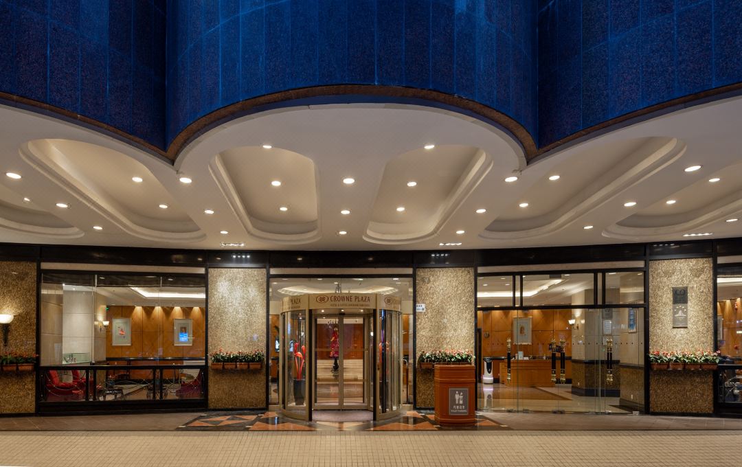 深圳富苑皇冠假日套房酒店外观