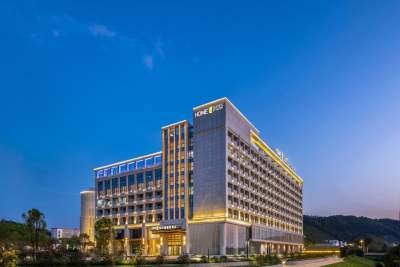 广州从化希尔顿惠庭酒店(城建学院店)外观