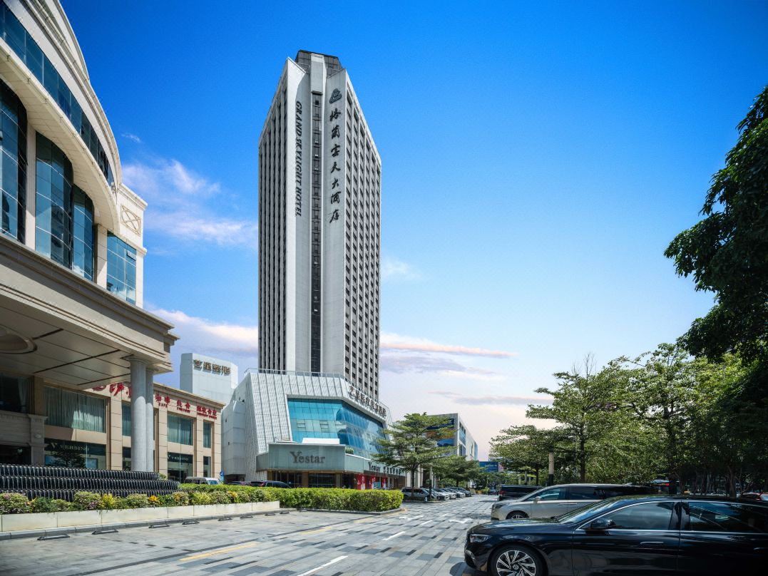 深圳中航城格兰云天大酒店外观