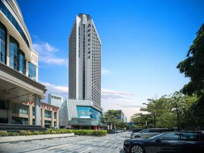 深圳中航城格兰云天大酒店外观