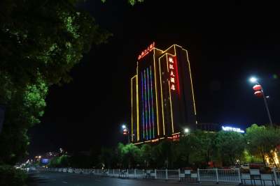 信丰桃江大酒店外观
