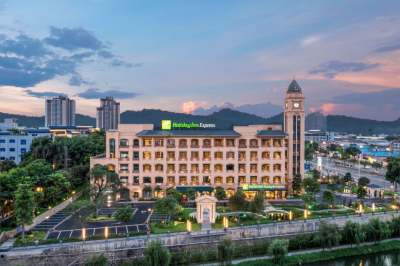 广州番禺智选假日酒店外观