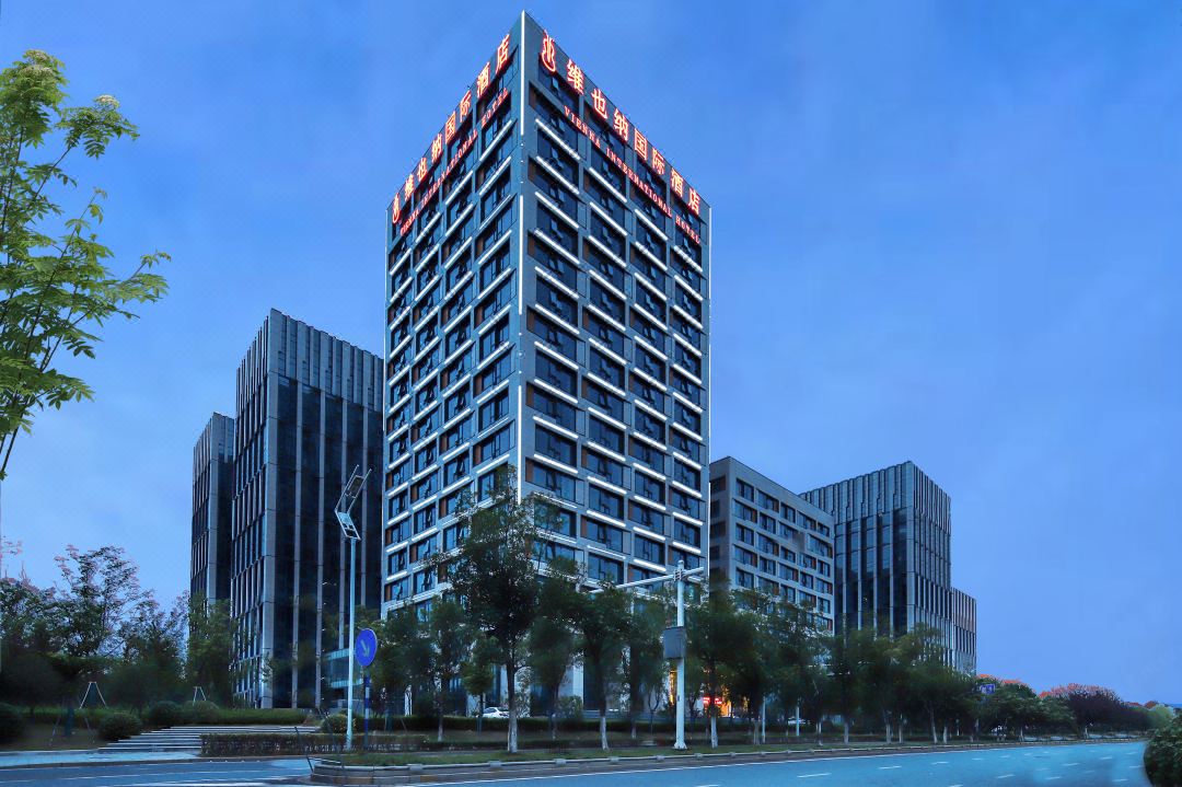 维也纳国际酒店(南京仙林大学城新港开发区店)外观