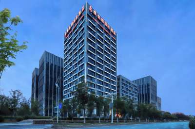 维也纳国际酒店(南京仙林大学城新港开发区店)外观