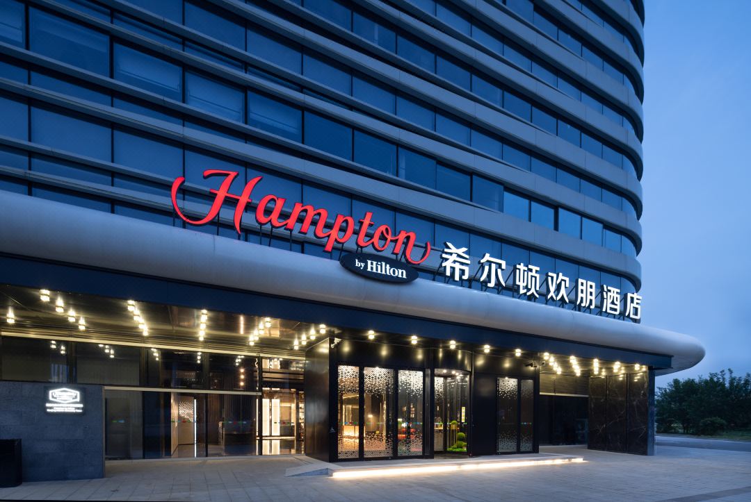 南京仙林大学城希尔顿欢朋酒店外观
