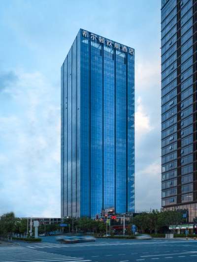 南京麒麟中山陵景区希尔顿欢朋酒店外观