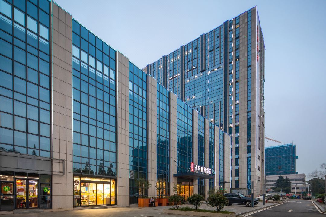 丽呈睿轩酒店(南京南站河定桥地铁站店)外观