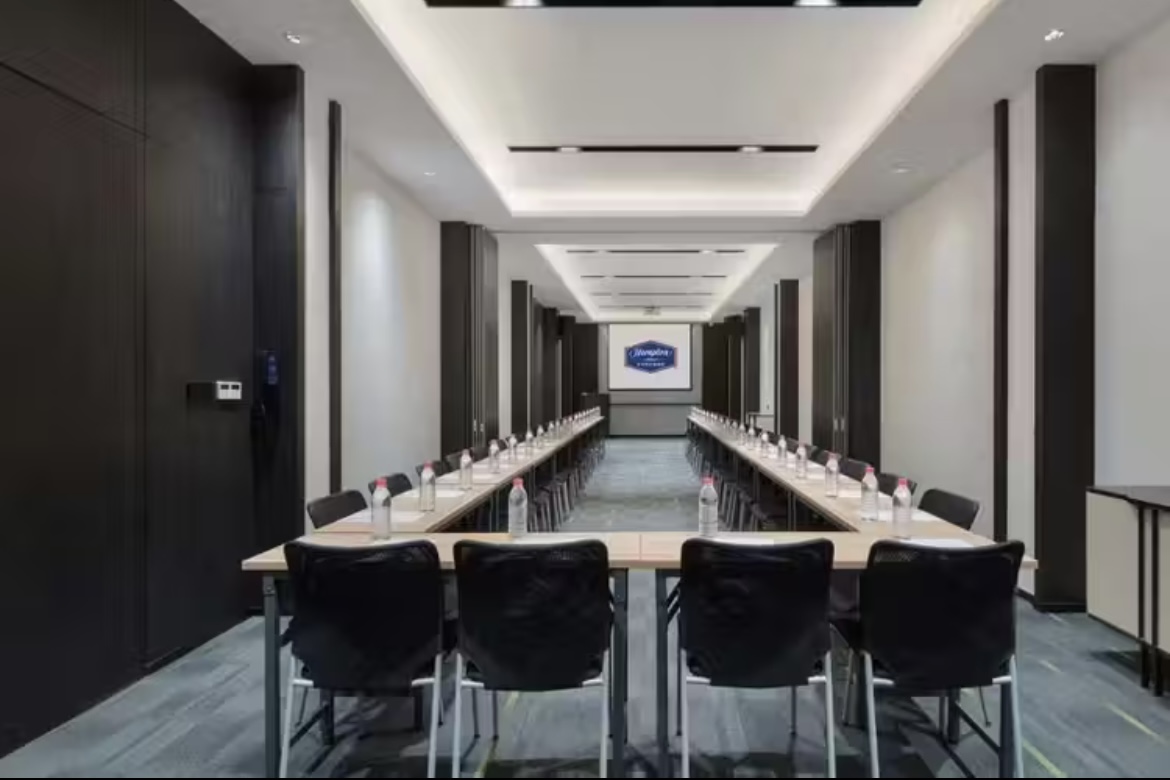 昆明官渡希尔顿欢朋酒店二号会议室会场图