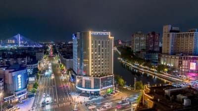 徐州建国东路苏宁广场亚朵酒店外观