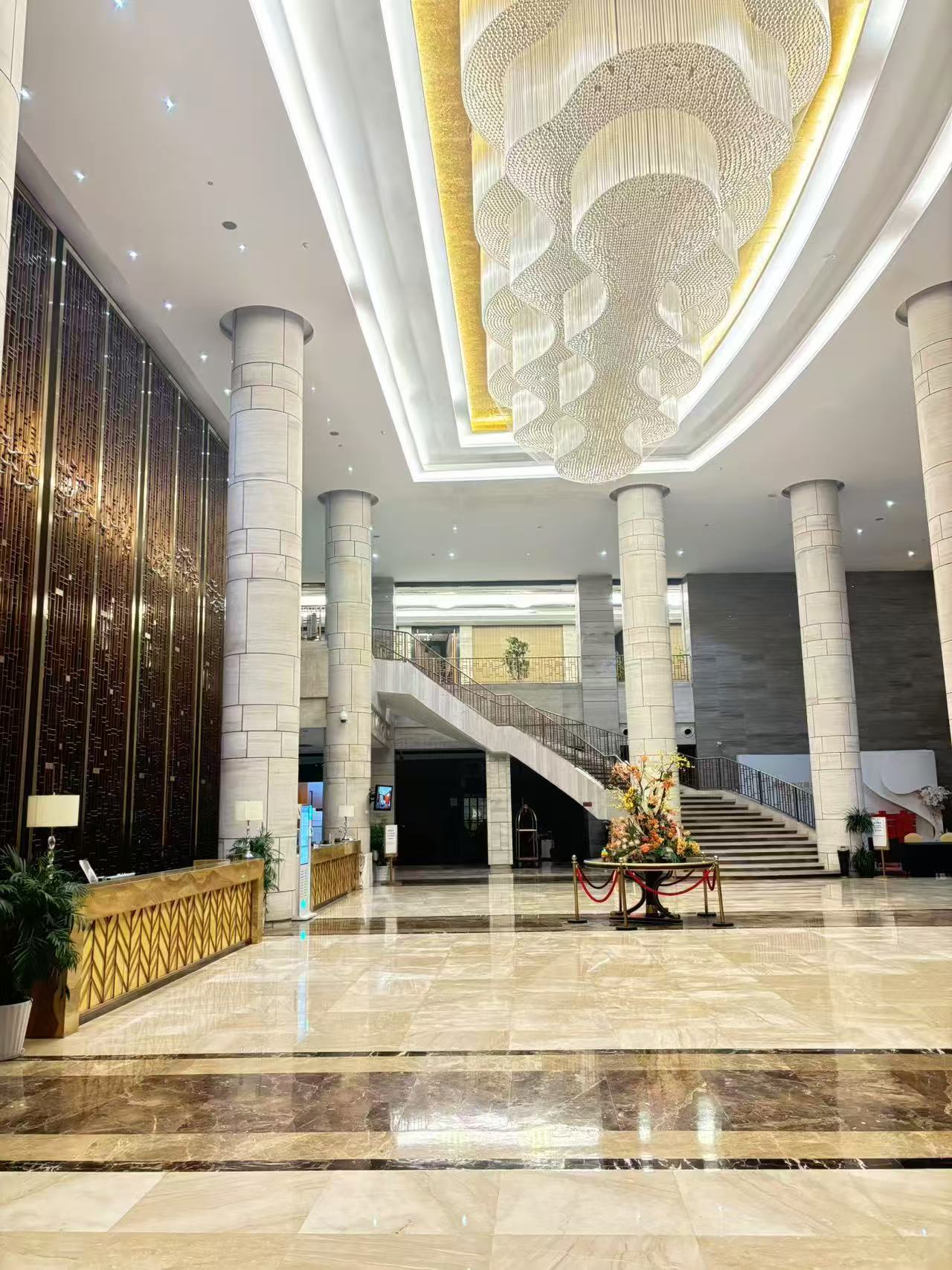 重庆两江瑞尔大酒店大堂