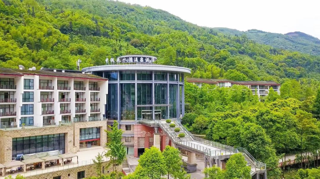 中铁花水湾温泉酒店外观
