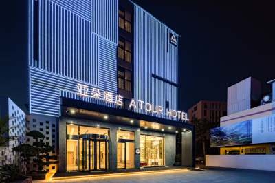 海口高铁东站学院路亚朵酒店外观