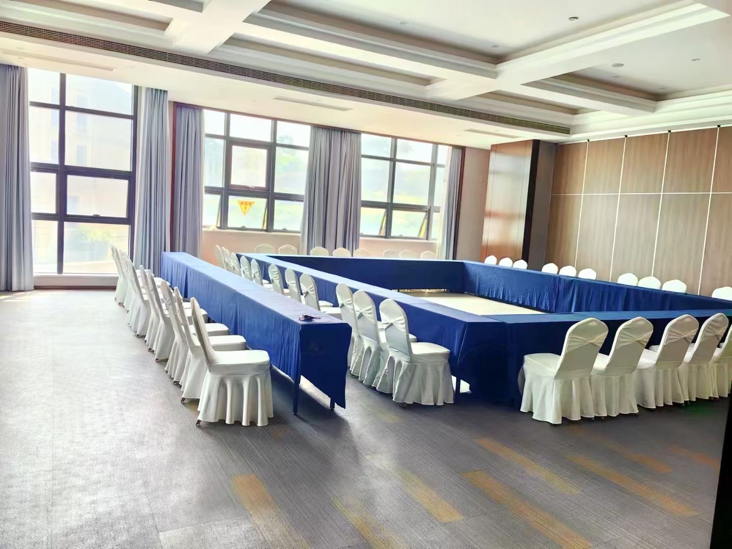 桐庐港汇大酒店纳谏厅会场图