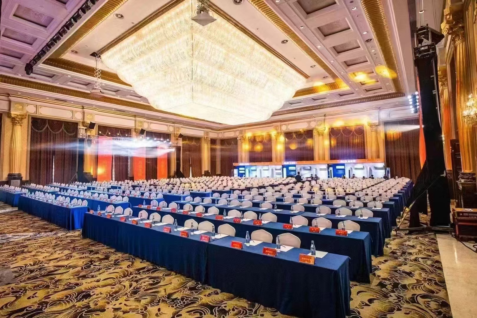 天津观湖城堡酒店国际宴会厅会场图