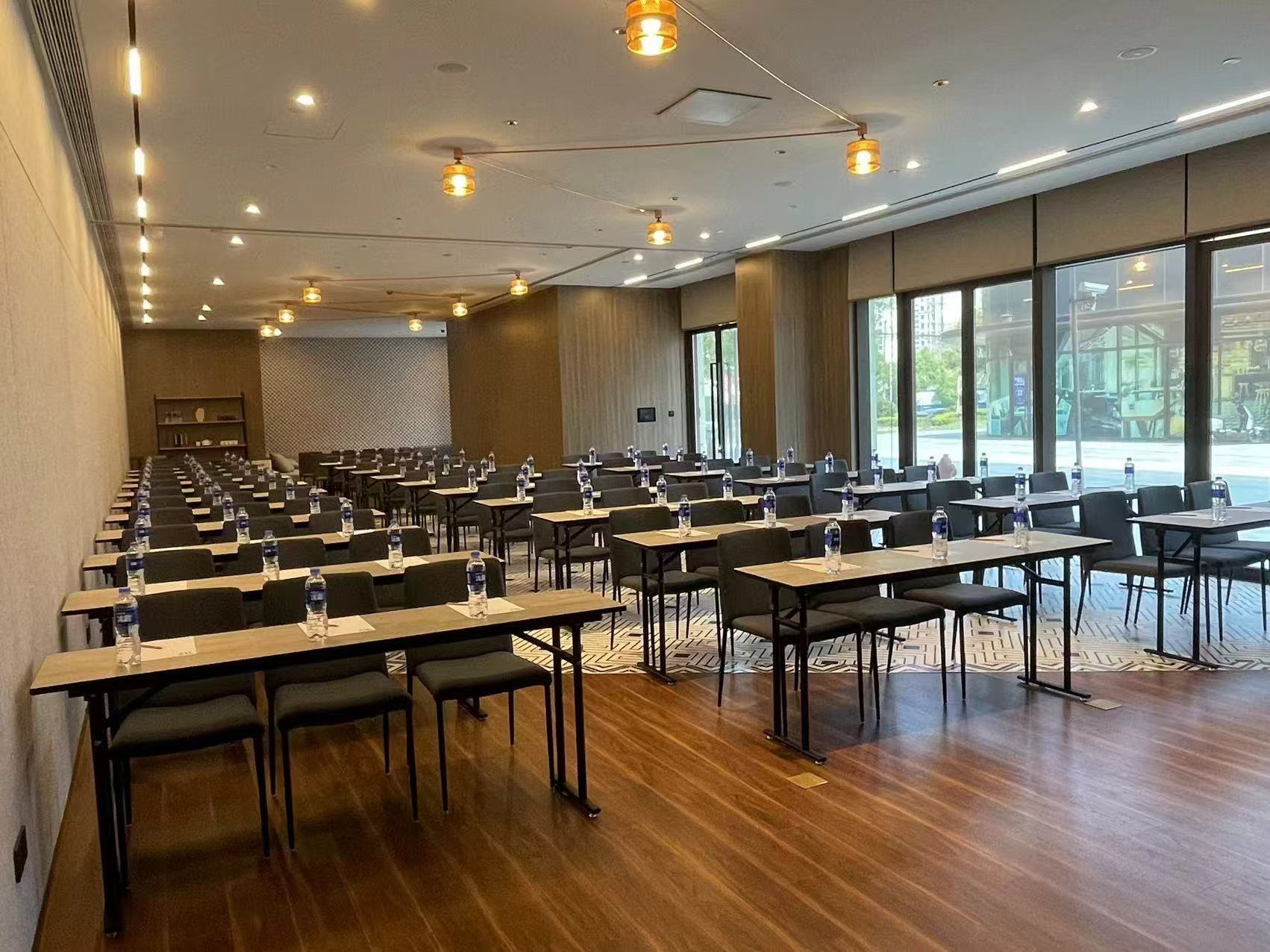 上海虹桥国家会展中心同派酒店会议厅