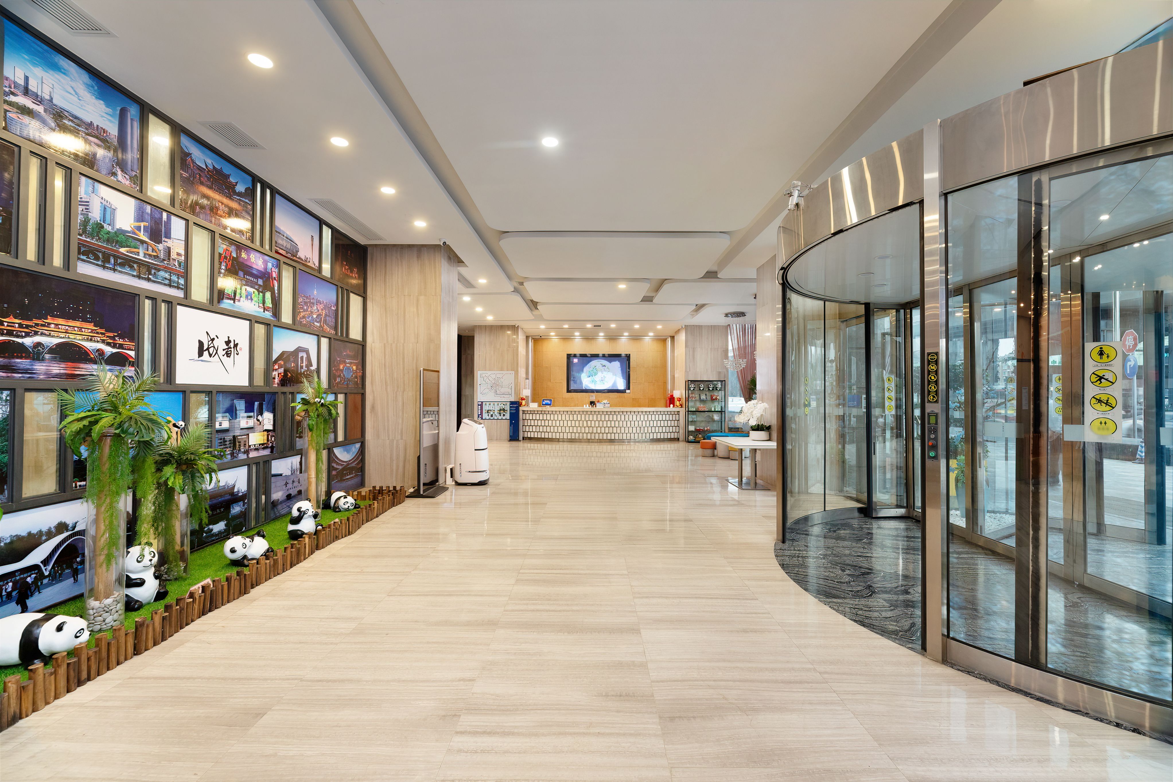 新希望武侯智选假日酒店(成都武侯祠锦里店)大堂