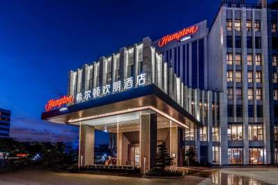 东莞中心广场希尔顿欢朋酒店外观